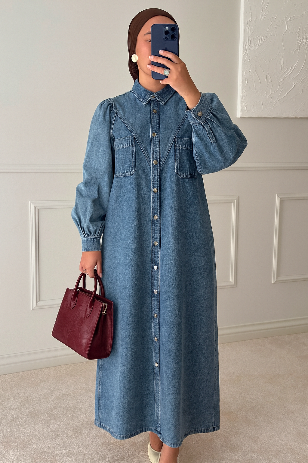 Robe Chemise Longue en Jean – Élégance Décontractée et Modestie