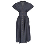 Robe Cintrée Élégance avec Bouton