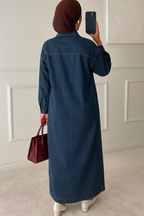 Robe Chemise Longue en Jean – Élégance Décontractée et Modestie
