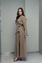 Ensemble Élégant à Drapeaux Latéraux – Couleur Sable Naturel