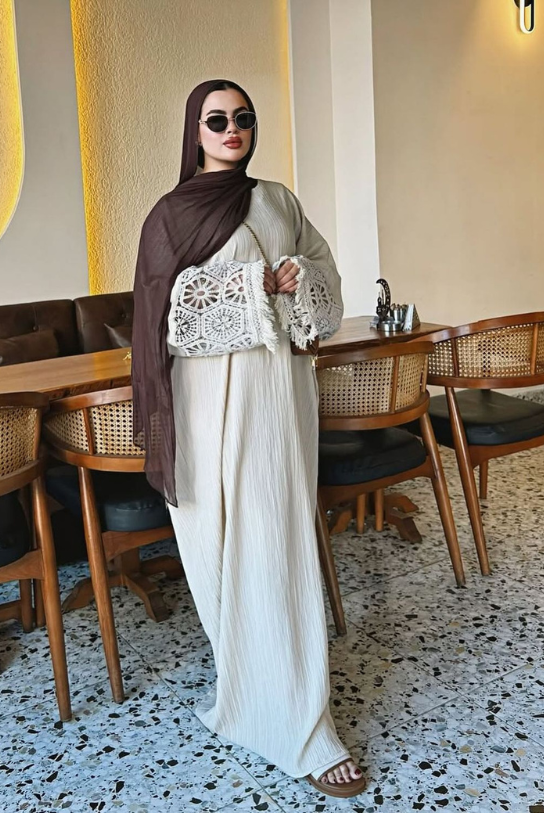 Abaya Premuim Beige avec Détails Raffinés