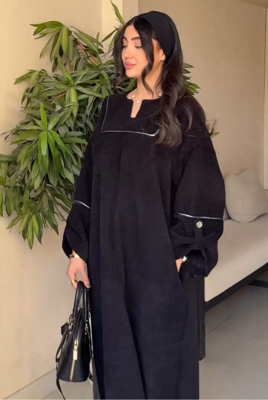 Robe longue noire minimal chic