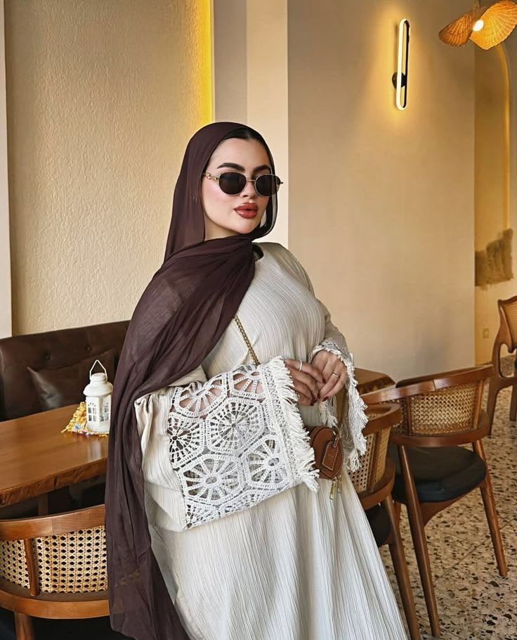Abaya Premuim Beige avec Détails Raffinés
