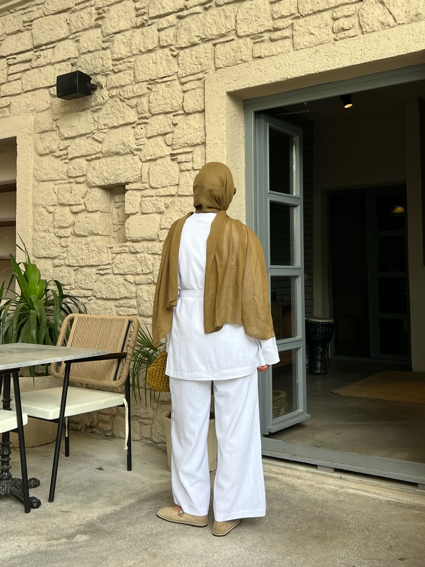 Ensemble en lin boutonné – Élégance naturelle